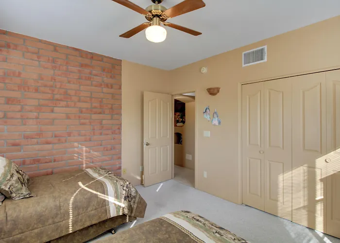 Tucson - Hiking Trail Access On-site! Holiday home